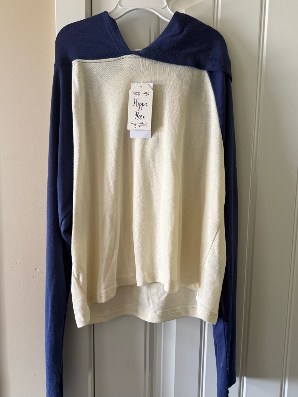NEW WITH TAGS Hippie Rose Cream Body Navy Sleeve Hooded Pullover. Junior Medium.